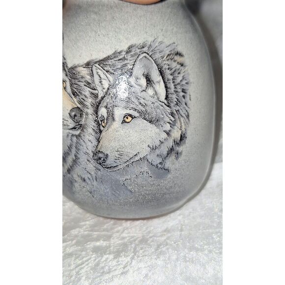 Native Gray Wolves Salt & Pepper Shakers Ceramic Pottery Kitchen Utensil - Picture 12 of 13